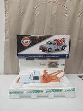 Greenlight 1/18 Gulf 1969 Chevrolet c30 Dually Wrecker LE New Opened 