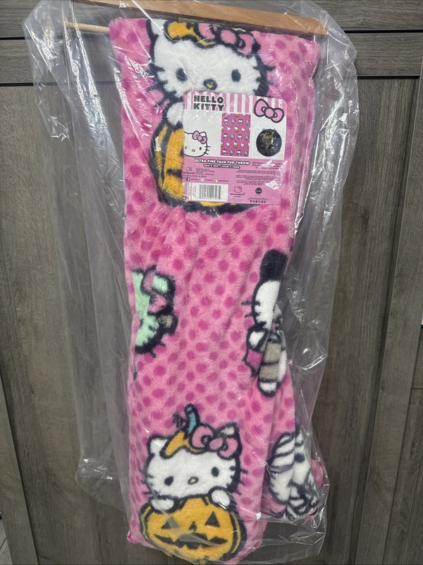 New Hello Kitty Frankie Vampire Mummy Pink Halloween Faux Fur 50"x70" Blanket
