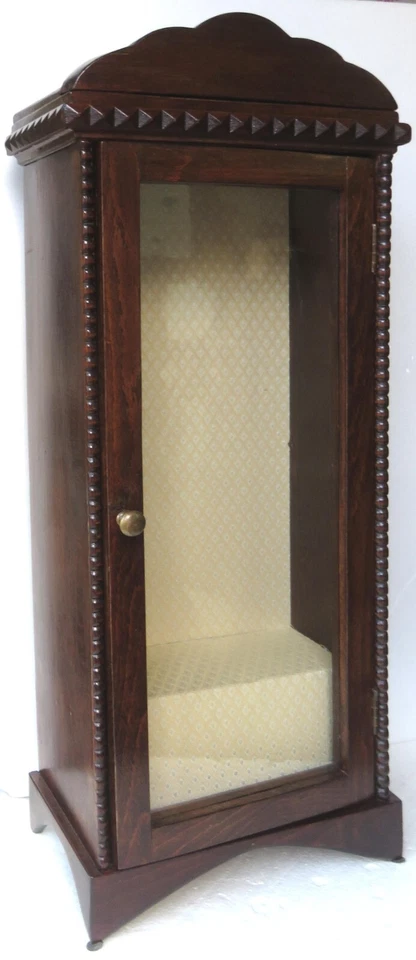 CV381s Un elegante scarabattolo teca in faggio - Immagine 2 di 4