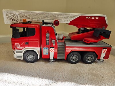 Bruder 1/16 Scale Scania Super 560R Fire Engine & Water Pump 03591 VERY GOOD