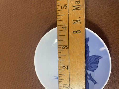 KÖNIGLICH KOPENHAGEN DÄNEMARK 4" PORZELLAN PIN TRINKET SCHÜSSEL mit WEISSER ROSENBLUME 3611 - Bild 2 von 4