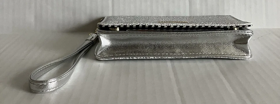 Mujer Betsey Johnson Muñequera Cartera Luv Betsey Correa Extraíble Iridiscente Foto 4 de 4