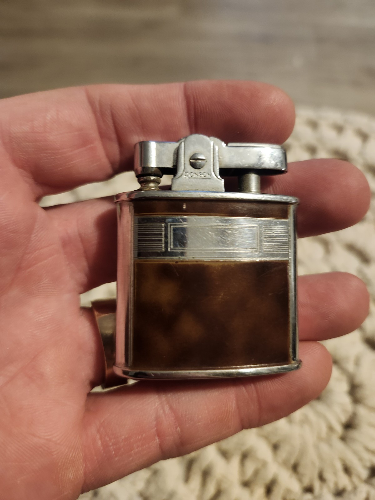 VINTAGE RONSON MAXIMUS BROWN AND SILVER CIGARETTE LIGHTER-GO