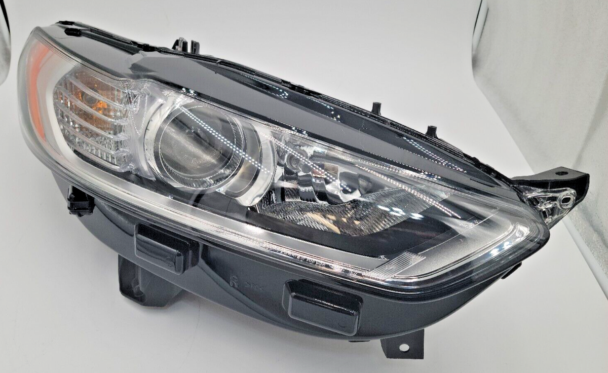OEM 2013-2016 Ford Fusion Right Passenger Halogen Headlamp - DS7Z