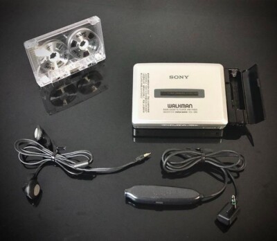 SONY WM-FX833 WALKMAN CASSETTE PLAYER W/ ACCESSORIES MAINTAINED