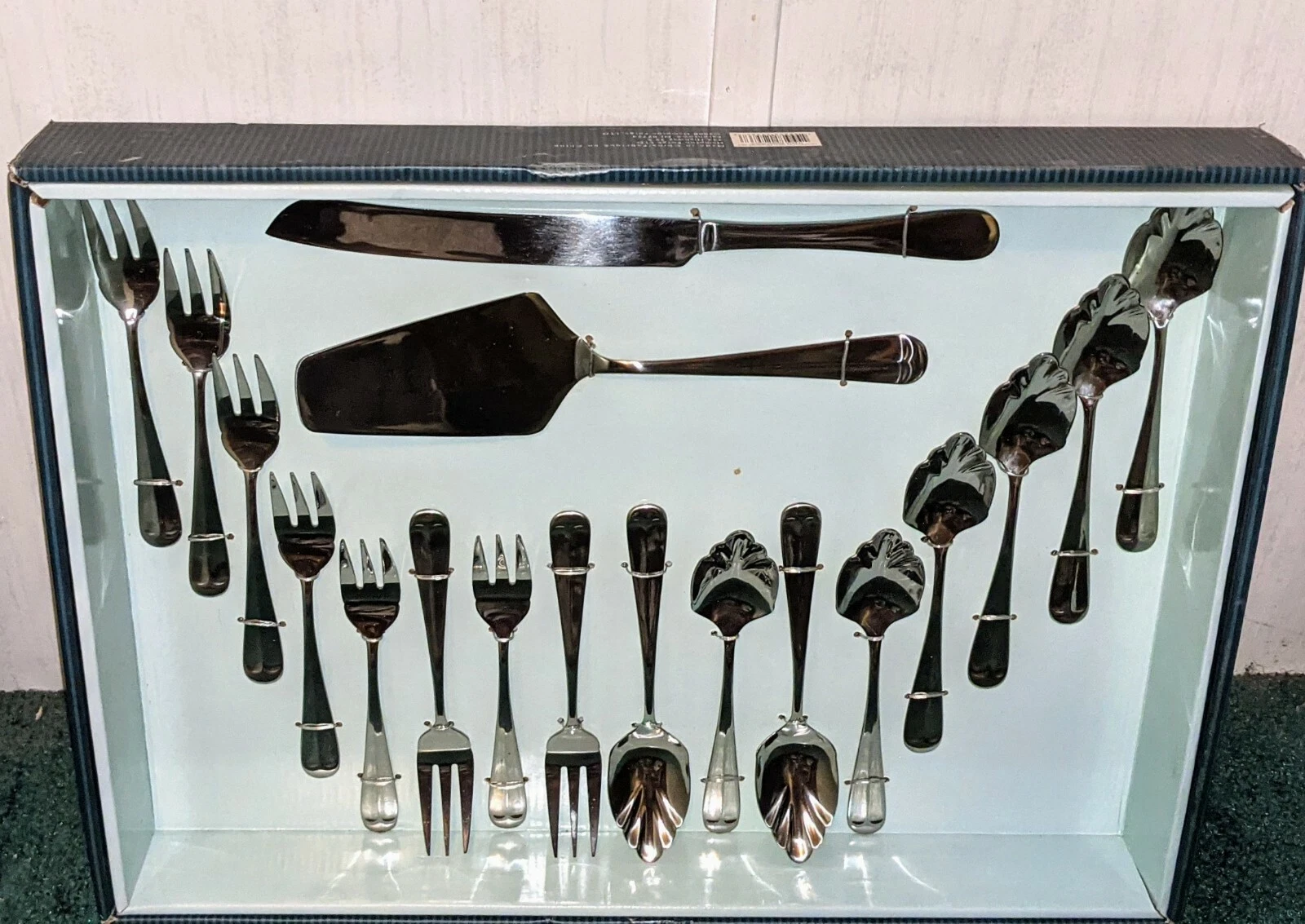 Hampton Silversmiths 18-Piece Dessert Set (Antique)