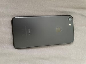 Apple iPhone 7 - 32GB - Schwarz (Entsperrt) A1778 (GSM)