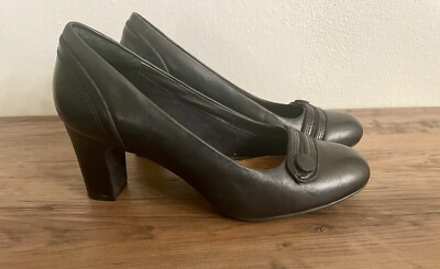 Women s Clarks Artisan Tamryn Cider Pump 2.5 in. Heel Black Leather Size 7.5 M
