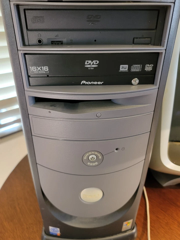 Dell Dimension CLAMSHELLL 8200 MT Intel Pentium Y2K Era Desktop PC No HDD/OS - Image 4 of 4