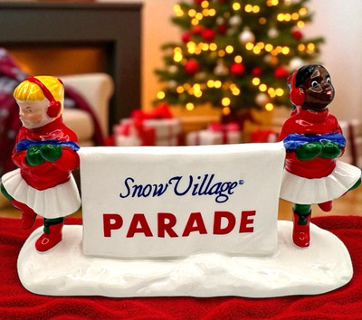 Dept 56 Snow Village Come Join The Parade Two Girls Holding Banner #5411-9