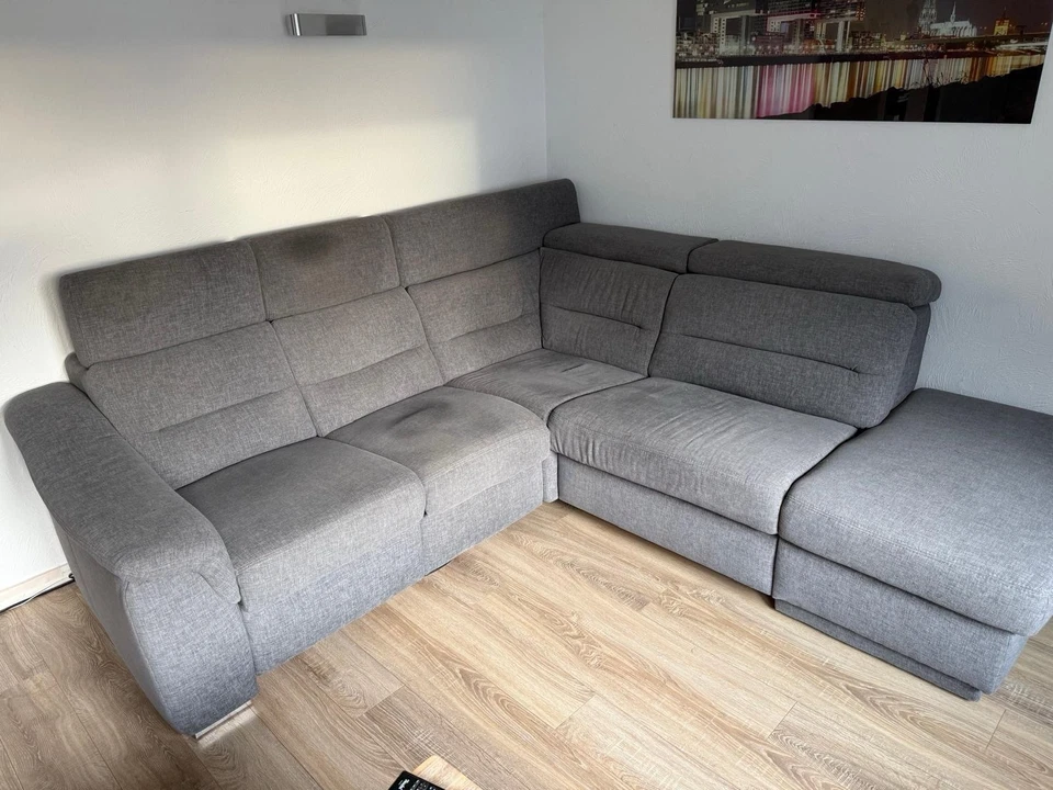 Graues Sofa mit Relaxfunktion und Stauraum in L-Form - Bild 2 von 3