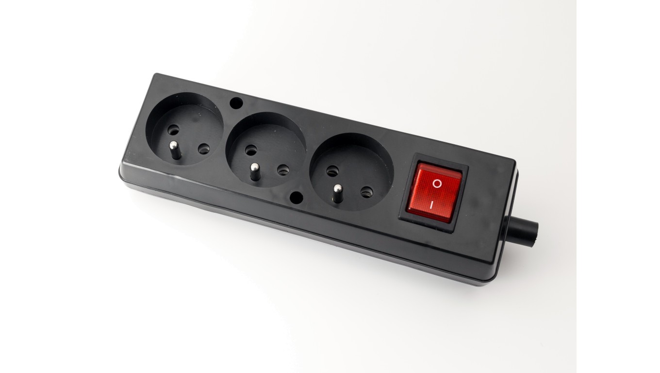 Portable Socket Triple 16A 2P+Z 250V with GN-370WS CZ