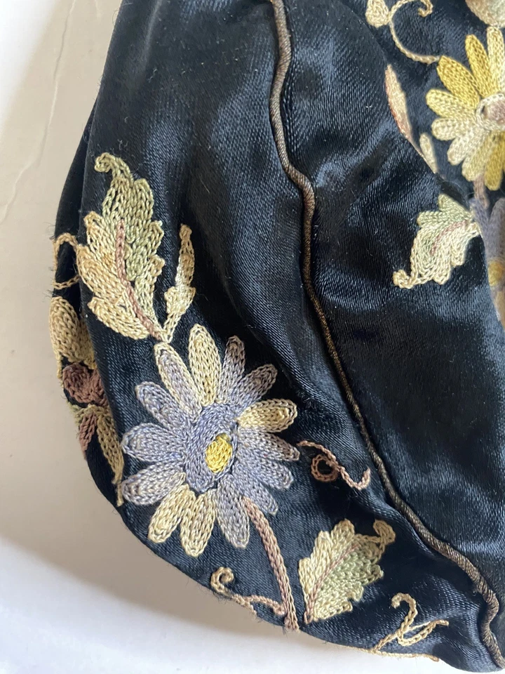 Antique Gold Tone Frame French Black Floral Le Point De Beauvais Purse FRANCE - Image 2 of 4