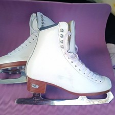 Riedell Diamond 133 Youth Figure Skates Size 4 White Lace-Up Leather Padded