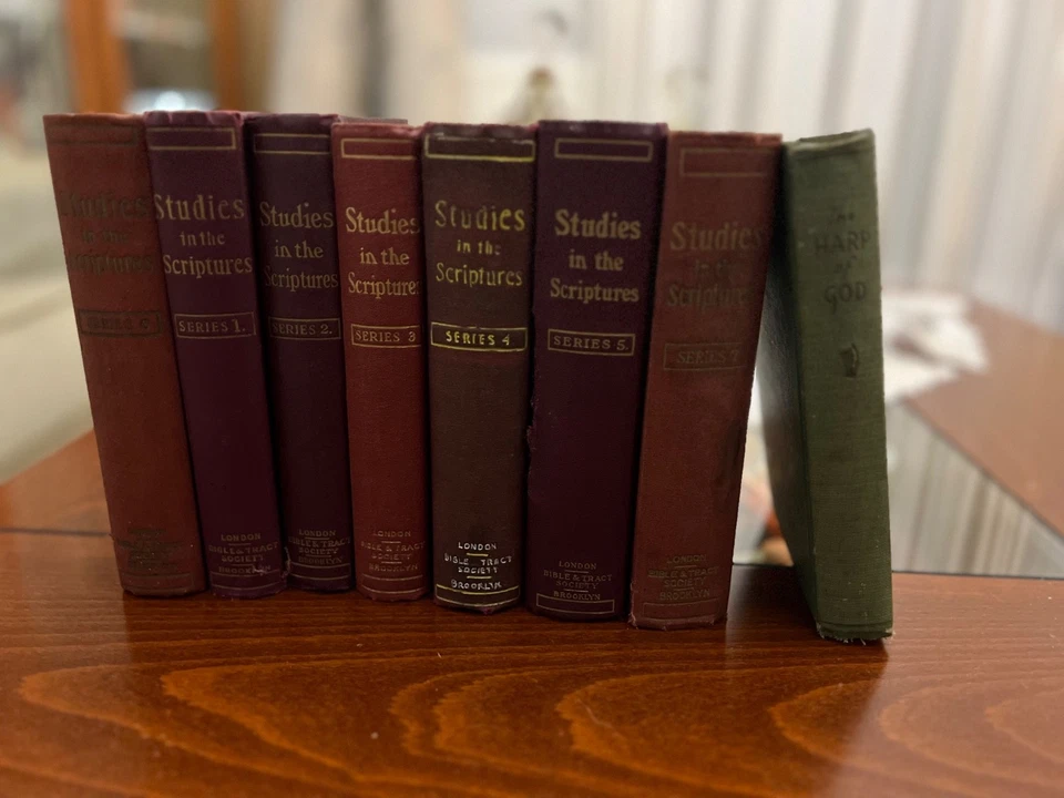 Watchtower Studies in the Scriptures all 7 volumes and harp of God. Watchtower - Image 2 of 4