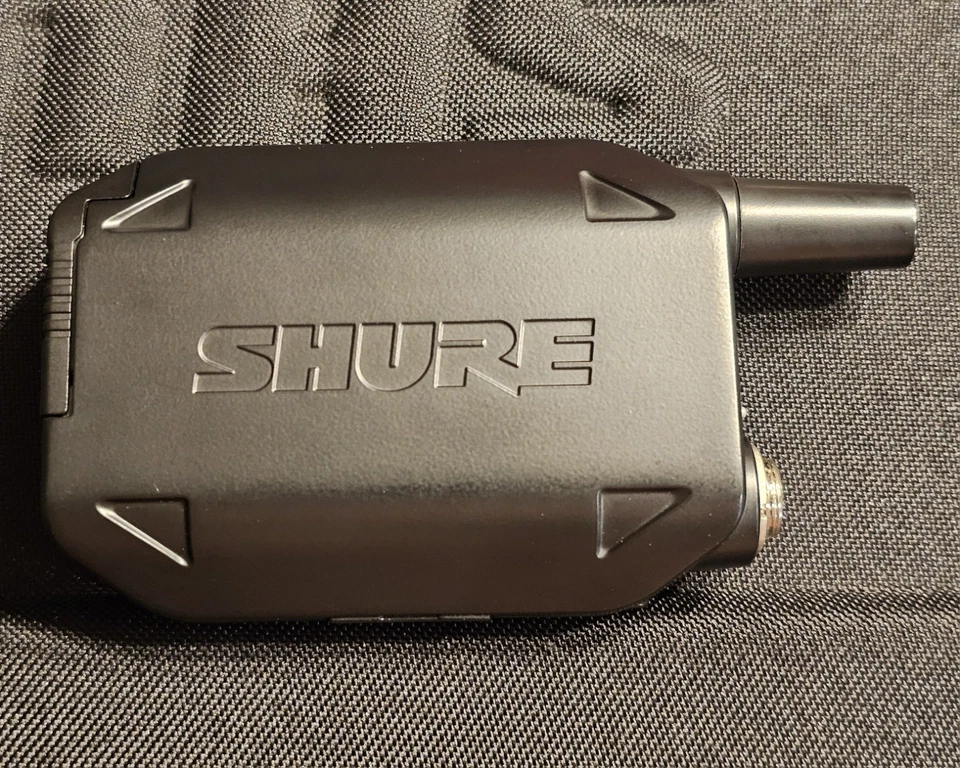 Shure GLXD4-Z2 Digital Receiver & GLXD1 Z2 Bodypack & Sm35 Headworm Mic & Case  - Image 3 of 4