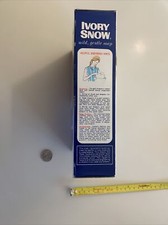 Реклама с мылом и моющим средством цвета слоновой кости огромный