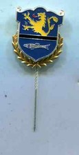 Anstecknadel Leu Fisch auf Wappen Goldrand 23mm (ww654)
