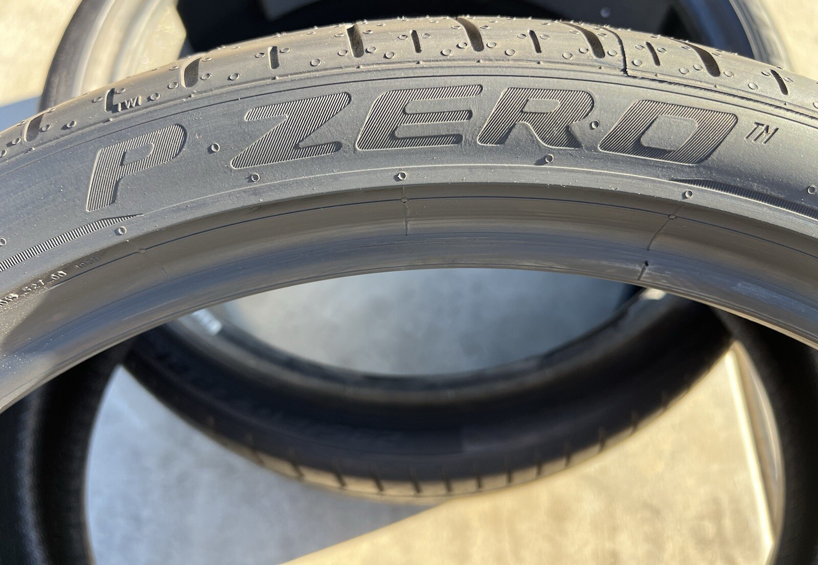 McLaren GT Tires Set P/N 3868200