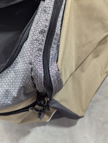Duffel Bag Med-Large Size Overnight Travel Bag NEW Gym Sport Nylon Reflectors - Picture 7 of 9