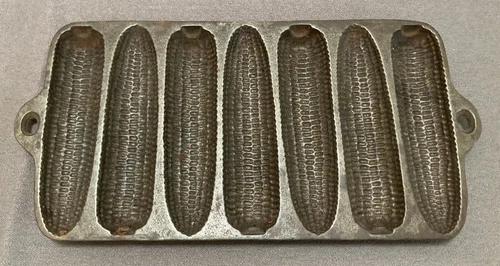 1920 Wagner Ware Sidney Cast Iron Krusty Korn Kobs Tea Size Corn Stick Pan 1317