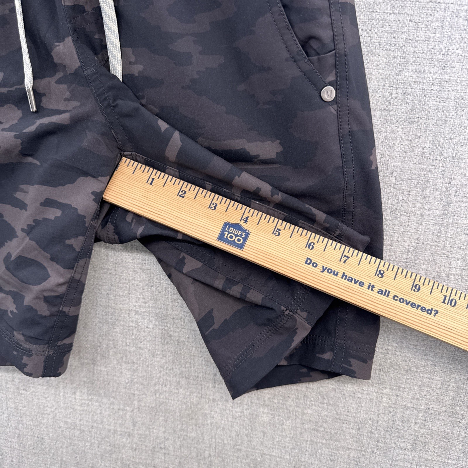 Vuori Kore Short 7" Mens XS LINED Gray Dark Camo Athletic Drawstring Outdoor