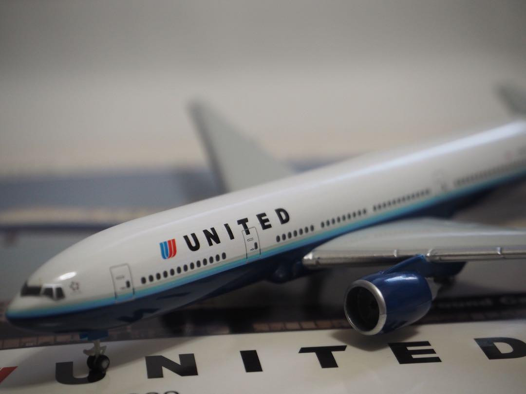 Herpa United Airlines Boeing B777-200 1/500 Rising Blue