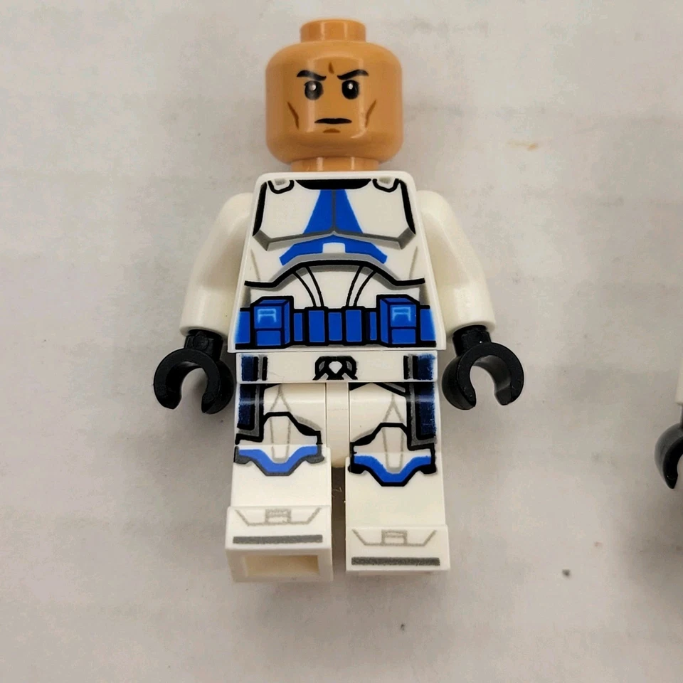 Lote de 3 minifiguras LEGO Star Wars.  Oficial 501, soldado + miembro de la primera orden Foto 4 de 4