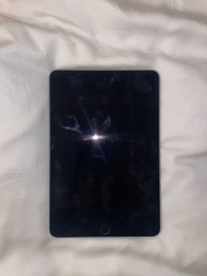Apple iPad Mini 5th Generation (64GB) -BROKEN, FOR PARTS ONLY