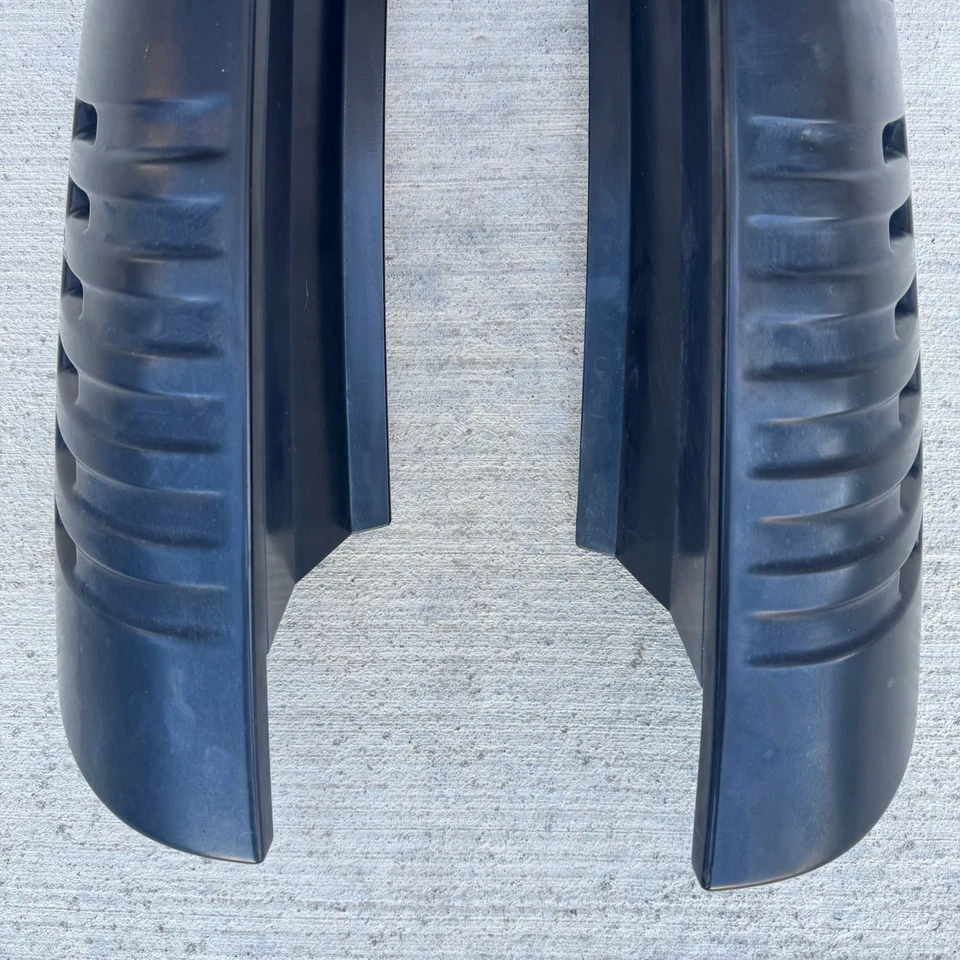 Chevy Tahoe Suburban Yukon 2000-2006 paneles de moldura de pilar D trasero OEM negro Foto 4 de 4