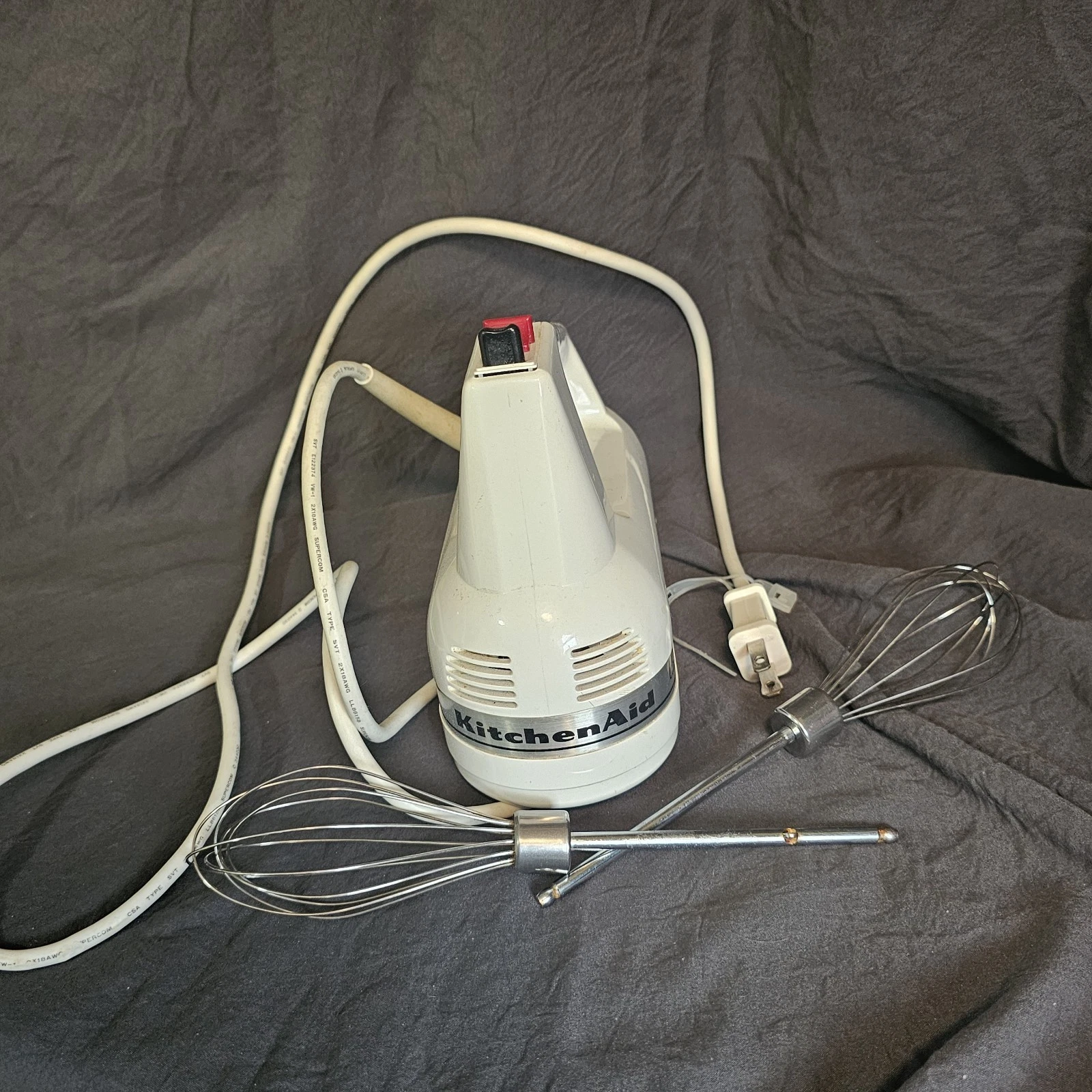Vintage KitchenAid KHM3WH-1 Ultra Power Electronic Control Hand Mixer. Tested
Opens in a new window 