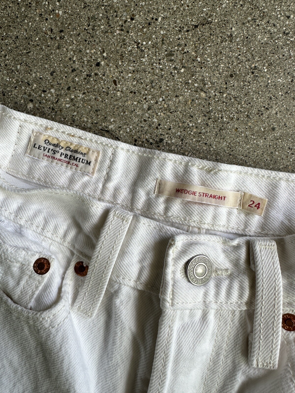 Levi’s Premium Wedgie Straight White Jeans Size 24 Di… Gem