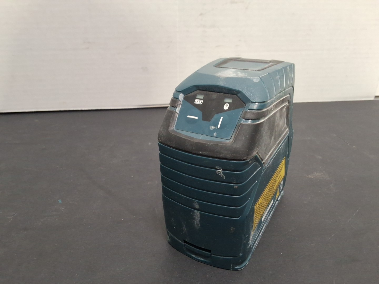 Bosch Professional GLL 100 G Cross-Line Self Leveling Green Laser Level w/ Case