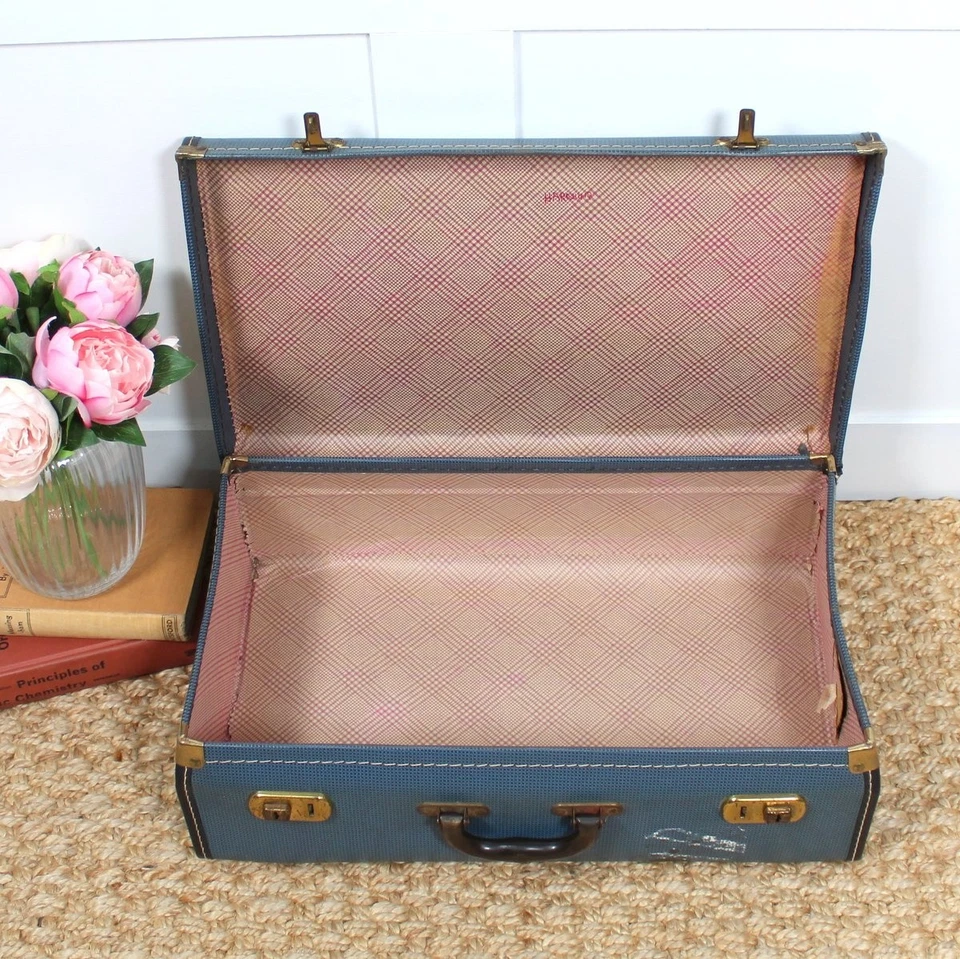 Vintage 1950's/60's Blue Suitcase. Clean & Dry Interior for Storage. - Image 4 of 4