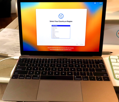2017 Apple MacBook with 1.2GHz Dual Core Intel m3 (12-inch, Retina