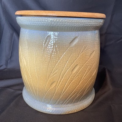 Vintage Redwing Pottery Cookie Jar w/ Wood Lid Cattails -  Blue & Beige ~ Chip