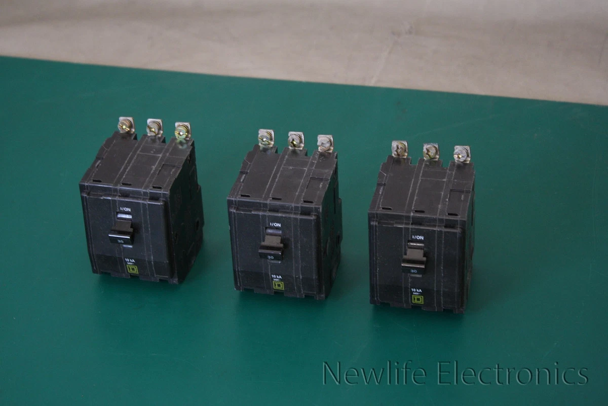 Interruttore Automatico 3 Poli 30A &ndash; Serie BQ, ShTrip, Potere Di Interruzione 10kA, Nuovo Modello BQ3B03000S01