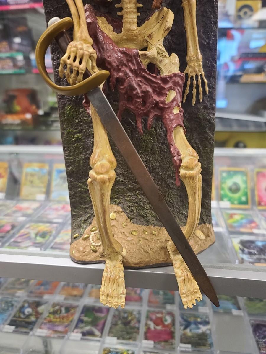 Pirates of the Caribbean 16'' BIRD HEAD SKELETON Statue Span
