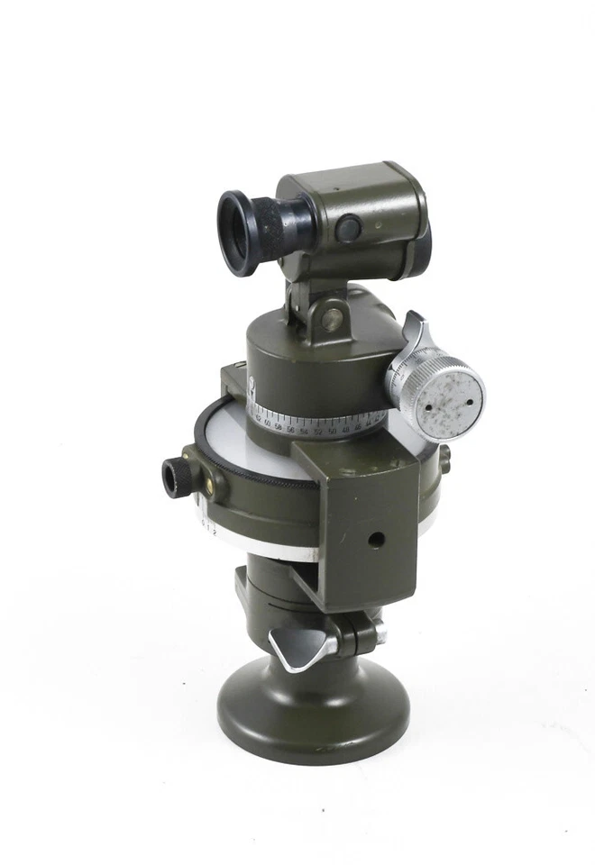 Theodolite Kern swiss 1980 Numéro 2852 - Photo 2/4