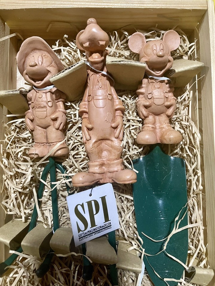 Disney Catalog Garden Tool Set Figures Goofy Mick Minnie New Disney