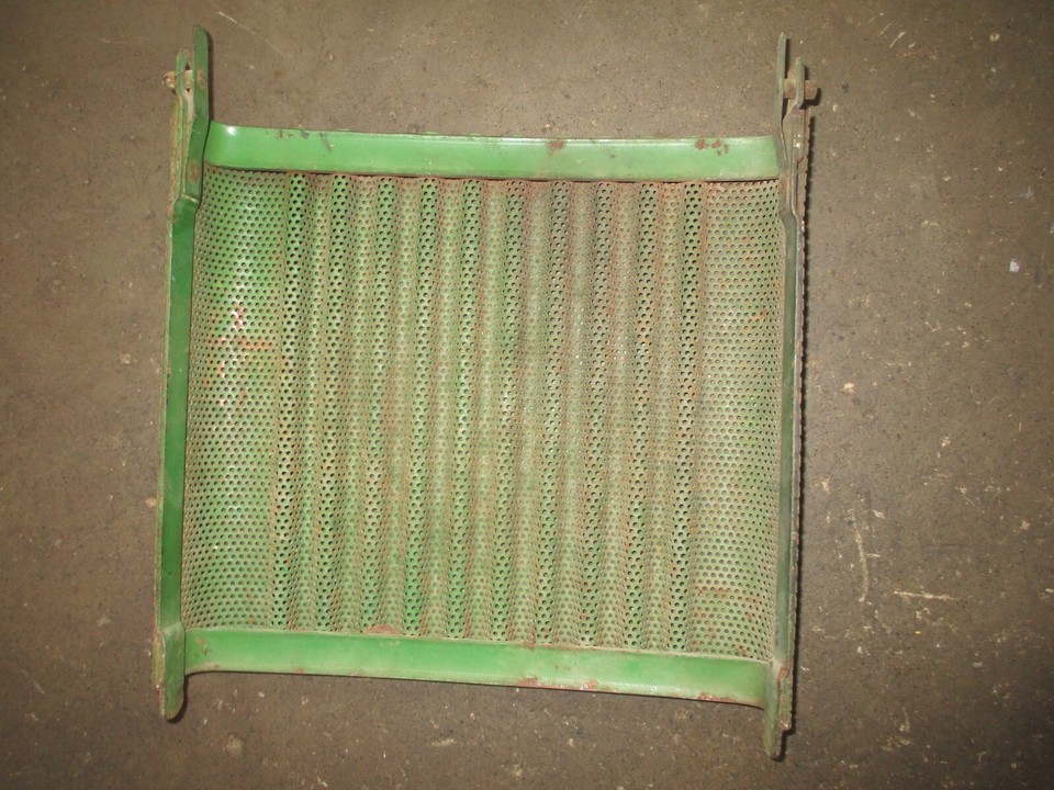 JOHN DEERE 110 112 120 140 GARDEN TRACTOR GRILL GRILLE AM32372 (1968