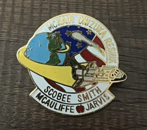 Challenger Space Shuttle Crew (1986) Vintage Hat Lapel Vest Souvenir Pin