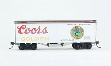 HO Scale Roundhouse Coors Golden Beer 36’ Old Time Reefer W/ Kadees ADCX 5427