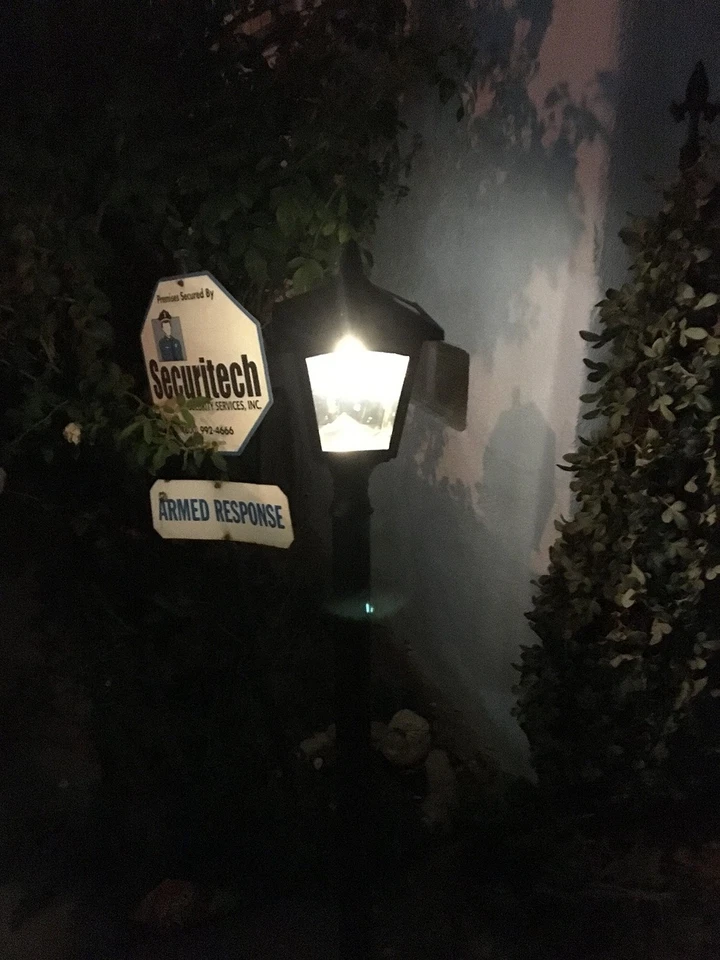 Poste de lámpara solar de 42 pulgadas, paquete de 2 luces de calle LED solares para exteriores para jardín... Foto 2 de 4