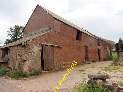 Photo 6x4 Dilapidated stone barn at Orway Hollis Green  c2016