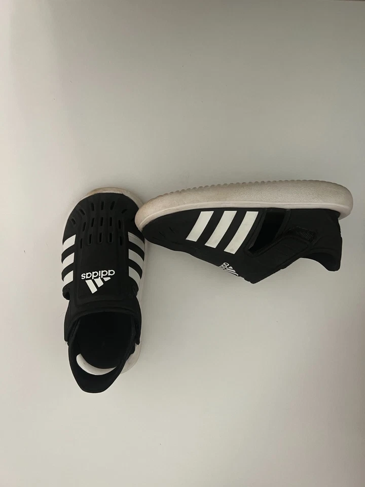 Sandalia de agua Adidas para niños pequeños GW0391 talla 8c Foto 3 de 4