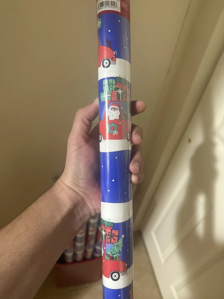 NOVO COM ETIQUETAS 6 ROLOS DE PAPAI NOEL PRETO EM PAPEL DE EMBRULHO DE NATAL P/U - Imagem 2 de 3