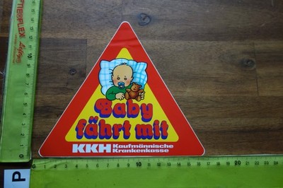 Alter Aufkleber Beschriftung Baby an Bord/dabei /fährt mit/im Auto KKH (C)