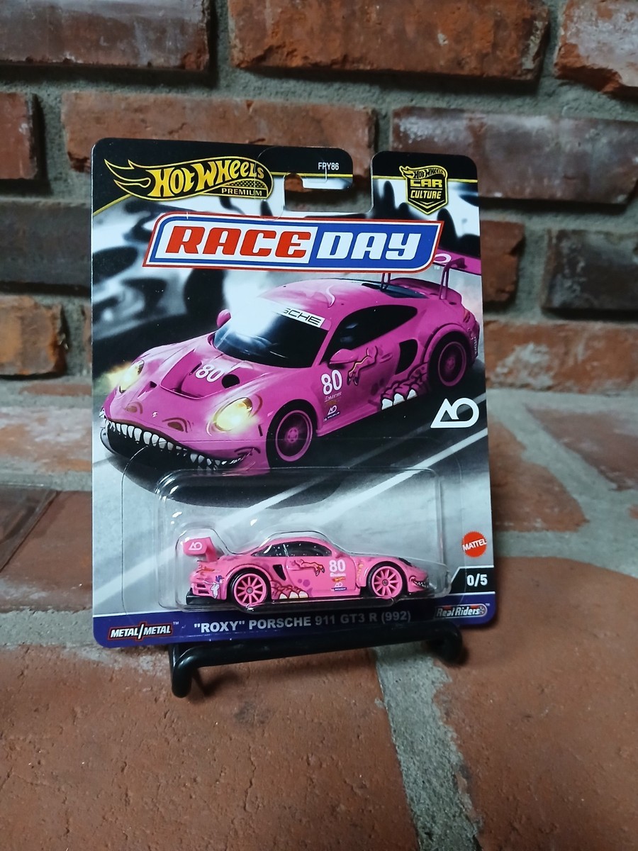 ホットウィール ロキシー ポルシェ 911 GT3 0/5 チェイス。 Hot Wheels Race Day Roxy Porsche 911 GT3 R (992) Pink 0/5