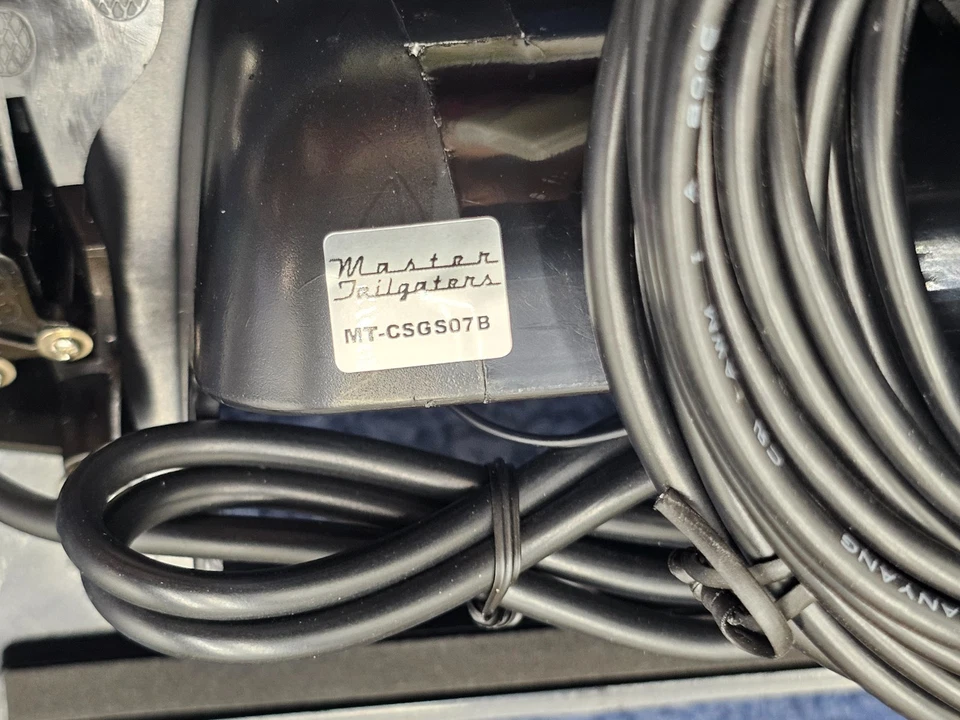 Câmera de backup Master Tailgaters MT-CSGS07B compatível com 07-13 Silverado/ Sierra - Imagem 3 de 4